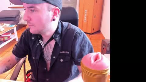 Chris online show from May 4, 9:00 am