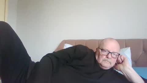 oldfkr69 online show from February 25, 11:11 am