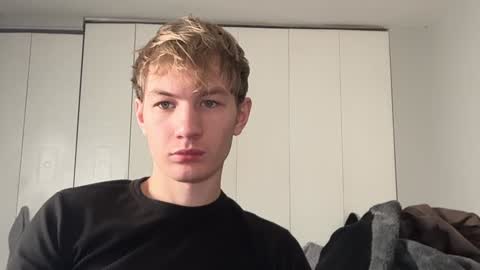 Snapshot of oliver_beck chatting on December 17, 7:37 pm Oliver Beck online show from December 17, 7:37 pm