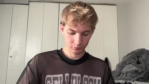 Snapshot of oliver_beck chatting on December 10, 7:43 pm Oliver Beck online show from December 10, 7:43 pm