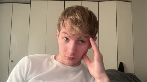 Snapshot of oliver_beck chatting on December 20, 7:28 pm Oliver Beck online show from December 20, 7:28 pm