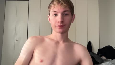 Snapshot of oliver_beck chatting on December 13, 7:10 pm Oliver Beck online show from December 13, 7:10 pm