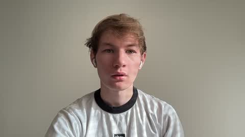 Snapshot of oliver_beck chatting on December 5, 7:40 pm Oliver Beck online show from December 5, 7:40 pm