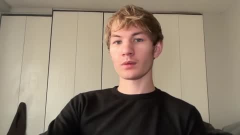 Snapshot of oliver_beck chatting on December 9, 7:13 pm Oliver Beck online show from December 9, 7:13 pm