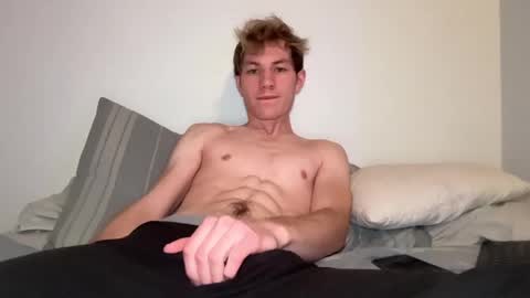 Snapshot of oliver_beck chatting on February 19, 3:39 am Oliver Beck online show from February 19, 3:39 am
