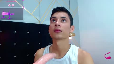 Snapshot of oliver_king_sex chatting on February 5, 7:31 pm Oliver Smith online show from February 5, 7:31 pm