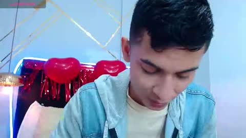 Snapshot of oliver_king_sex chatting on February 15, 5:50 pm Oliver Smith online show from February 15, 5:50 pm