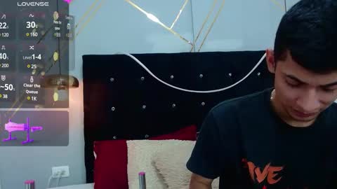 Snapshot of oliver_king_sex chatting on December 28, 6:08 pm Oliver Smith online show from December 28, 6:08 pm