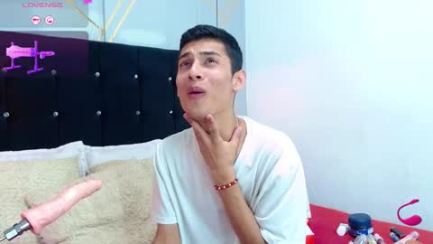 Snapshot of oliver_king_sex chatting on February 3, 7:00 pm Oliver Smith online show from February 3, 7:00 pm