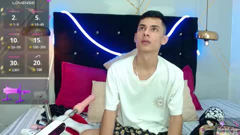 Snapshot of oliver_king_sex chatting on December 12, 5:26 pm Oliver Smith online show from December 12, 5:26 pm