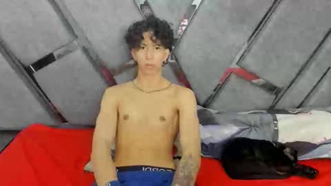 Snapshot of oliverthompson_01 chatting on September 26, 7:06 am oliverthompson_01 online show from September 26, 7:06 am