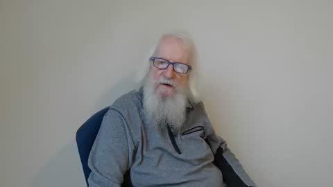 Snapshot of onanister chatting on December 27, 8:35 am Somewhere over the rainbow online show from December 27, 8:35 am
