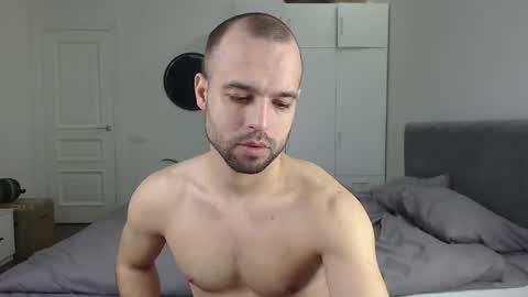 onebestlover online show from December 8, 8:41 am