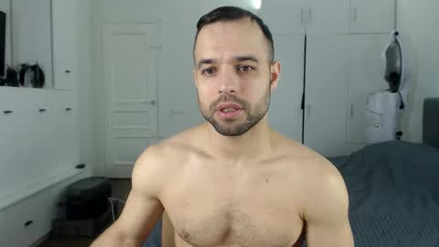 onebestlover online show from February 16, 9:29 am