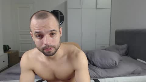 onebestlover online show from December 8, 6:50 pm