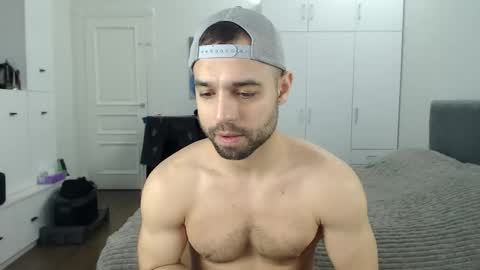 onebestlover online show from May 1, 6:49 am
