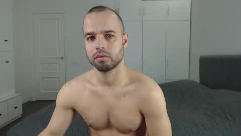 onebestlover online show from February 19, 8:33 am