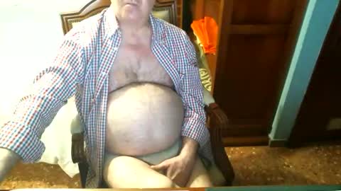 Snapshot of oscarw chatting on February 3, 4:41 pm Oscar online show from February 3, 4:41 pm