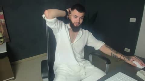 OscarWills online show from August 4, 3:01 am