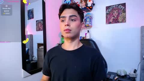 Owen  Independent model  online show from February 6, 7:05 am