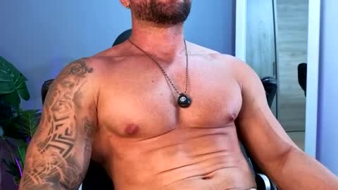 Maximus Owen online show from April 21, 1:42 am