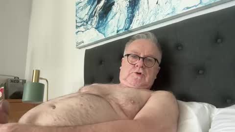 ozhairybearxxxx online show from January 16, 5:10 am