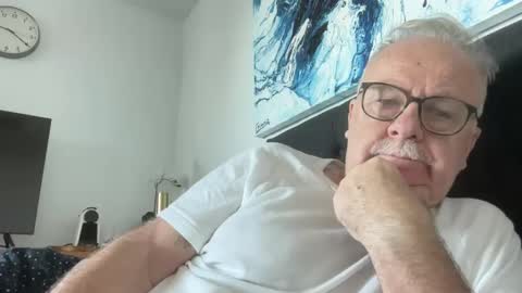 ozhairybearxxxx online show from December 19, 10:21 pm