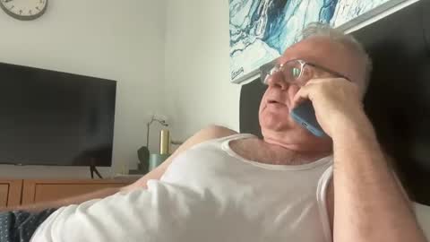 ozhairybearxxxx online show from December 8, 11:40 pm