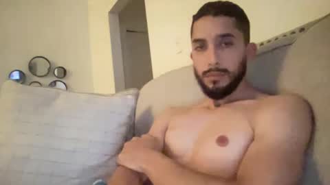 papicubano_guapo23cm online show from December 3, 7:30 am