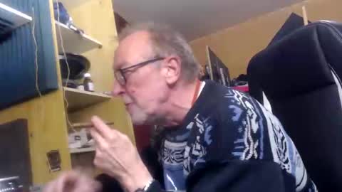 Snapshot of pascal88881 chatting on December 8, 4:25 am pascal88881 online show from December 8, 4:25 am