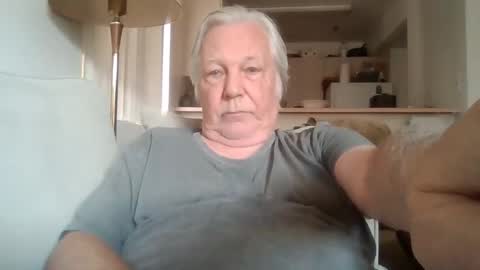 Snapshot of pervdude01 chatting on October 25, 11:17 pm Nut4aNickel online show from October 25, 11:17 pm