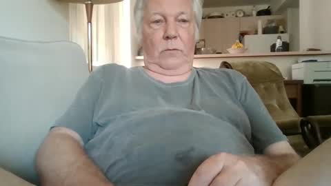 Snapshot of pervdude01 chatting on September 27, 7:45 pm Nut4aNickel online show from September 27, 7:45 pm
