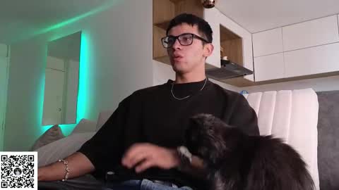 phantom_bigger1 online show from March 4, 7:54 pm