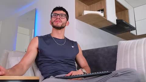 phantom_bigger1 online show from November 4, 1:45 pm