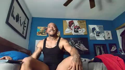 phenomenalfit00 online show from November 18, 3:38 pm