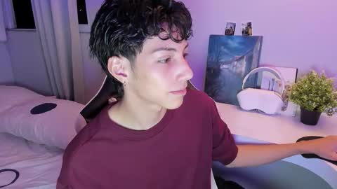 Phil.   INDEPENDENT MODEL online show from December 3, 6:19 am