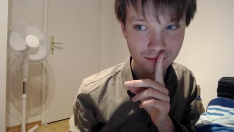 phillip25y online show from March 26, 8:46 pm