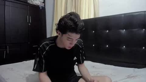 picaszomilos350 online show from January 12, 1:15 pm