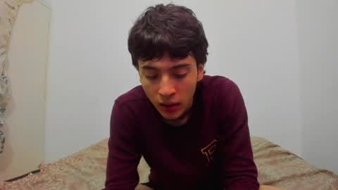 picaszomilos350 online show from April 17, 7:22 am