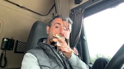 pierotu online show from April 2, 9:39 am