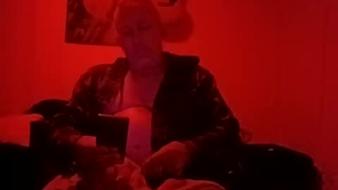 pinapplesherbet online show from November 5, 7:32 am