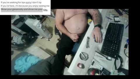 Snapshot of pini_z chatting on December 31, 7:07 pm pini_z online show from December 31, 7:07 pm