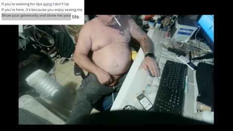 Snapshot of pini_z chatting on January 16, 6:59 pm pini_z online show from January 16, 6:59 pm