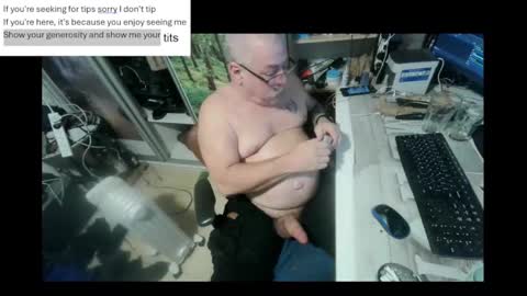 Snapshot of pini_z chatting on December 30, 8:36 pm pini_z online show from December 30, 8:36 pm