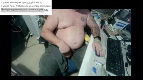 Snapshot of pini_z chatting on January 7, 6:24 pm pini_z online show from January 7, 6:24 pm