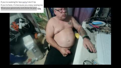 Snapshot of pini_z chatting on February 11, 8:42 pm pini_z online show from February 11, 8:42 pm