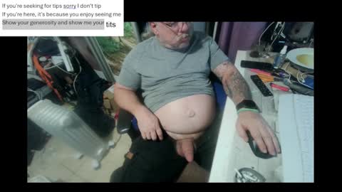 Snapshot of pini_z chatting on February 28, 7:46 pm pini_z online show from February 28, 7:46 pm