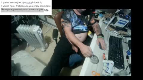 Snapshot of pini_z chatting on January 5, 12:10 pm pini_z online show from January 5, 12:10 pm