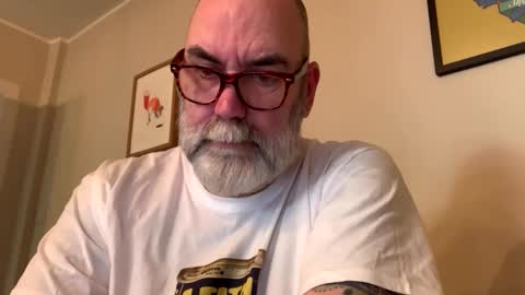 Snapshot of poeticdaddy chatting on October 29, 11:24 am poeticdaddy online show from October 29, 11:24 am