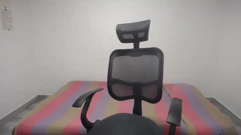 Plux online show from September 18, 7:05 pm